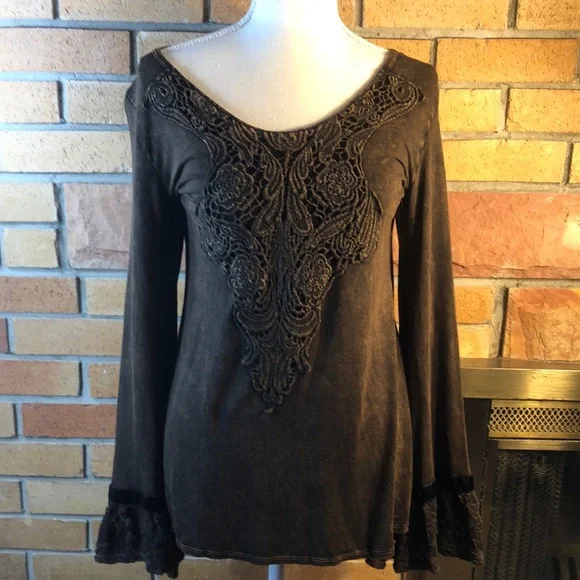 Lace Bell sleeve embroidered top - Picture 1 of 6